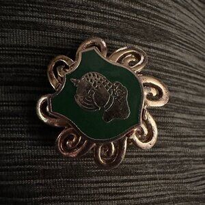 Vintage Clip on Earrings Lisnero Gold tone and green design